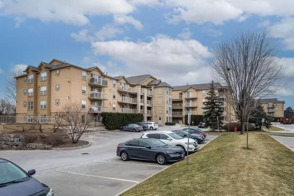 Oakville, ON L6M 4N2,1470 Bishops Gate #309