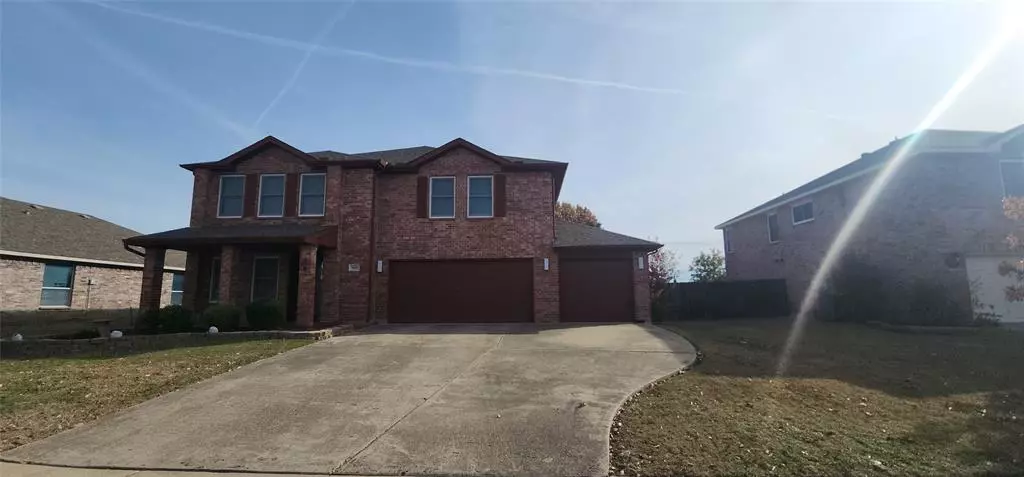 805 Bayshore Drive, Mansfield, TX 76063