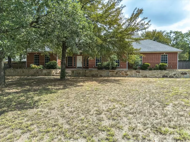 415 Hastings Drive, Runaway Bay, TX 76426