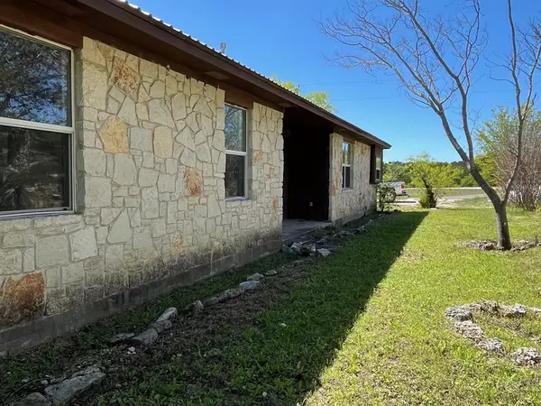 3448 Fm 1715, Lampasas, TX 76550