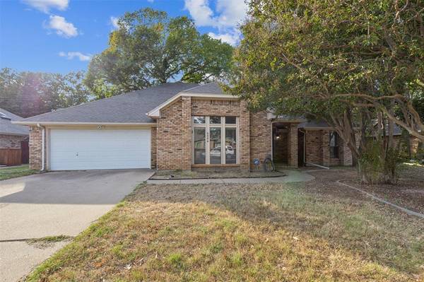 6004 Green Forest Court, Arlington, TX 76001