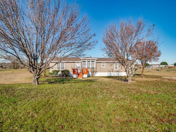 8201 Rodeo Drive, Terrell, TX 75160