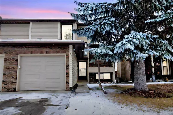 82 Cedardale CRES Southwest, Calgary, AB T2W 3Z5