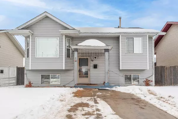 13 Keast WAY, Red Deer, AB T4P 3Z3