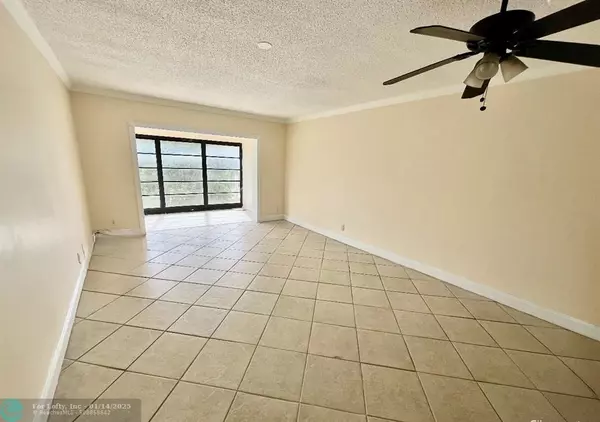 Lauderdale Lakes, FL 33313,5011 W Oakland Park Blvd  #304