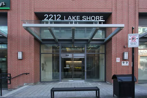 Toronto W06, ON M8V 0C2,2212 Lake Shore BLVD W #904