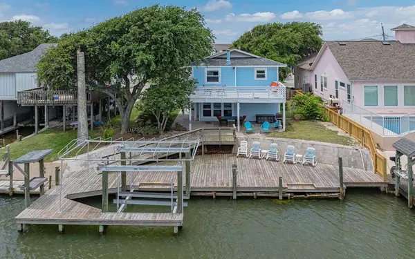 246 SW Starboard Avenue, Rockport, TX 78382