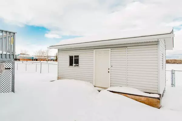 Grande Prairie, AB T8V 7G1,9318 113A Avenue