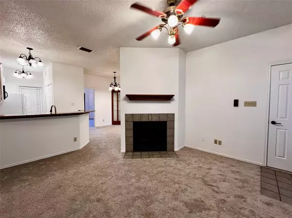 Dallas, TX 75209,4800 W Lovers Lane #112