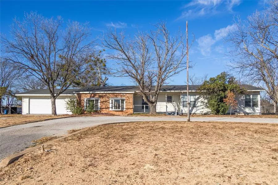 1004 W Hall Street, Bangs, TX 76823