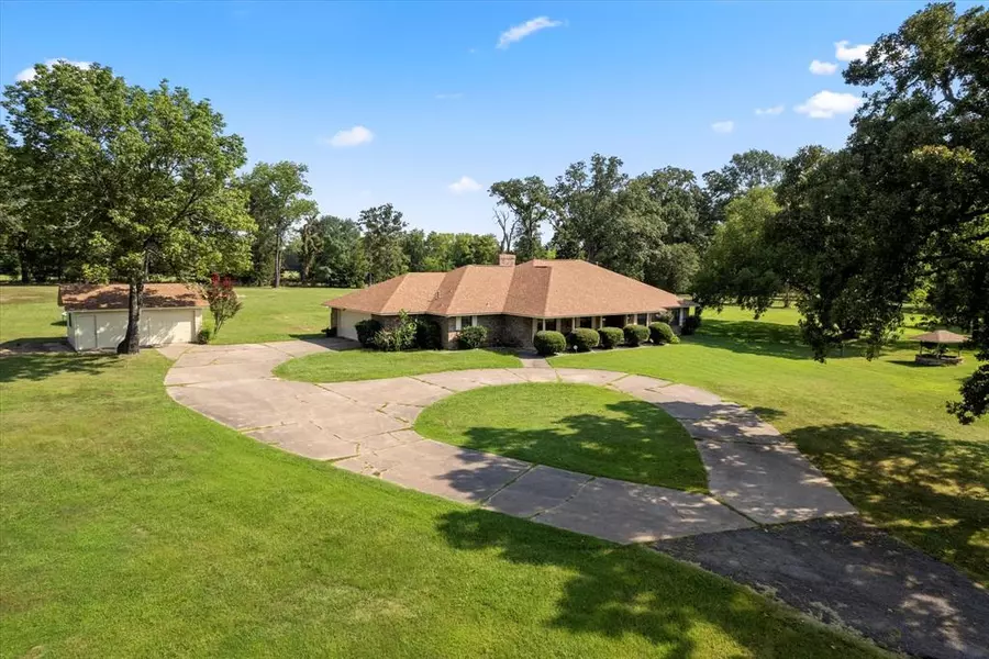 957 Nevills Road, Mount Pleasant, TX 75455