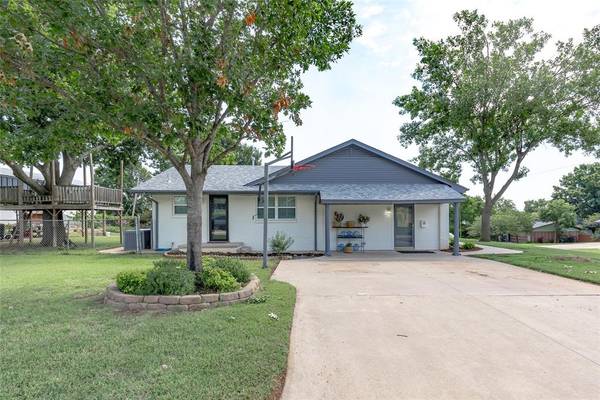 422 Francis Avenue, Lindsay, OK 73052