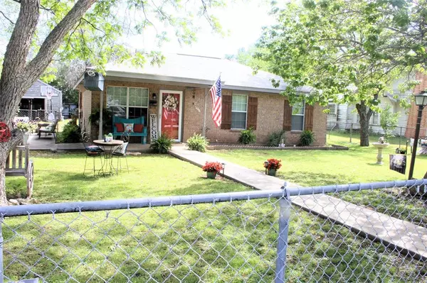 1105 W Storey Street, San Saba, TX 76877