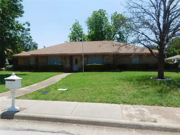 Desoto, TX 75115,1030 Hunters Creek Drive