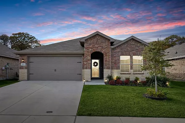 313 Ashburn Street, Azle, TX 76020