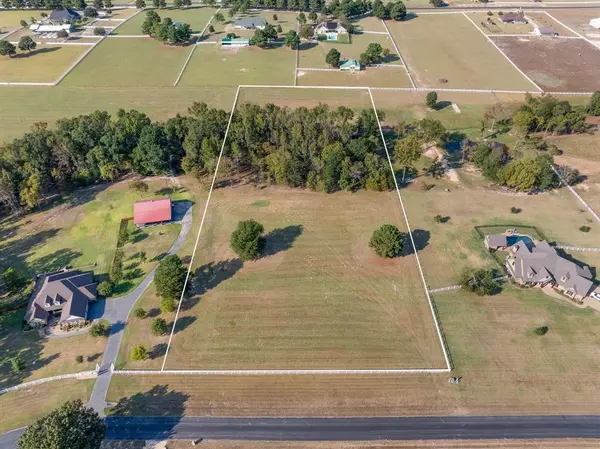 23180 Bridle View Drive, Lindale, TX 75771