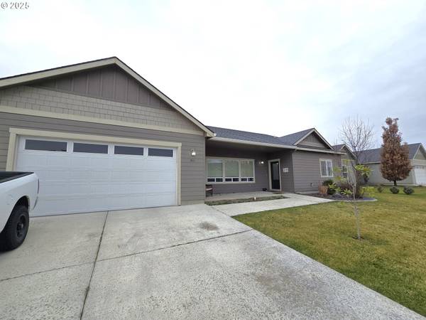 Hermiston, OR 97838,915 SW COYOTE DR