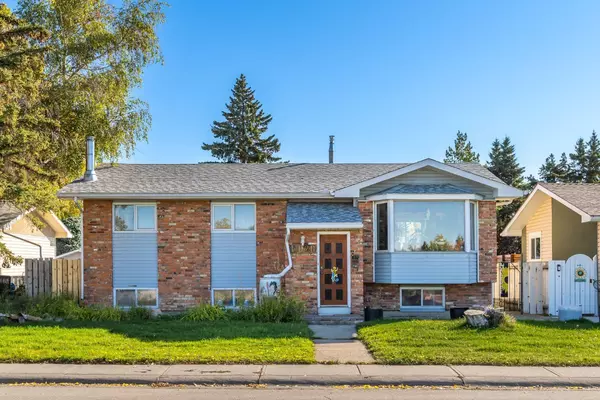 11028 Braton PL Southwest, Calgary, AB T2W1B3