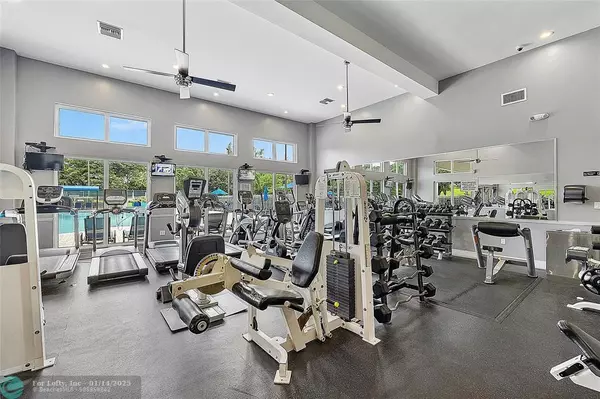 Hollywood, FL 33019,1135 Doveplum St  #1135