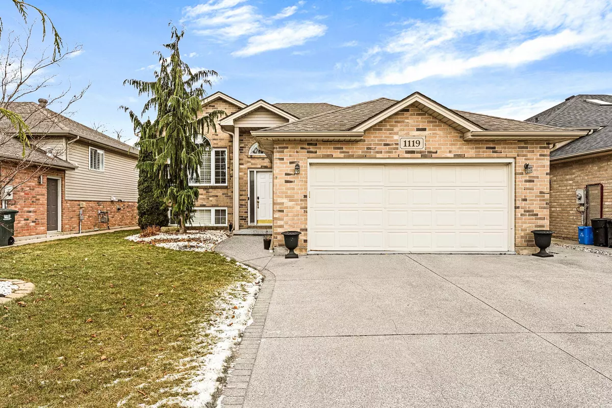 Lakeshore, ON N8L 0W5,1119 Monarch Meadows DR