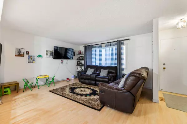 Calgary, AB T1Y 3Y4,6709 29 AVE Northeast