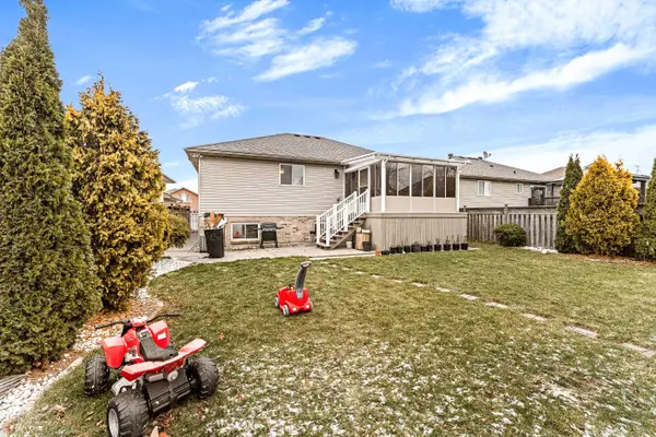 Lakeshore, ON N8L 0W5,1119 Monarch Meadows DR