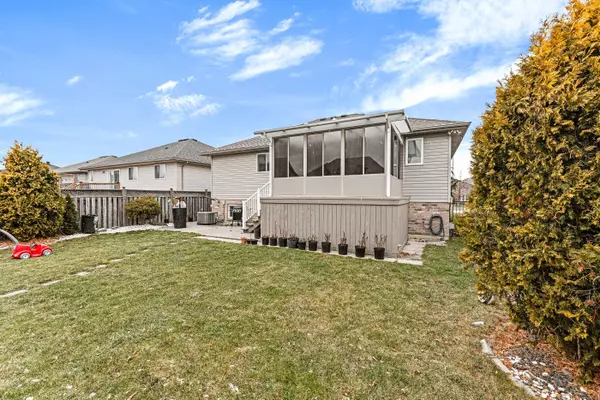 Lakeshore, ON N8L 0W5,1119 Monarch Meadows DR