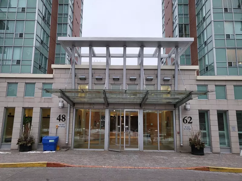 62 Suncrest BLVD #825, Markham, ON L3T 7Y6