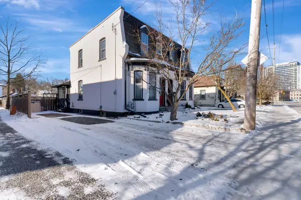 Cambridge, ON N1S 2M2,120 Grand AVE S