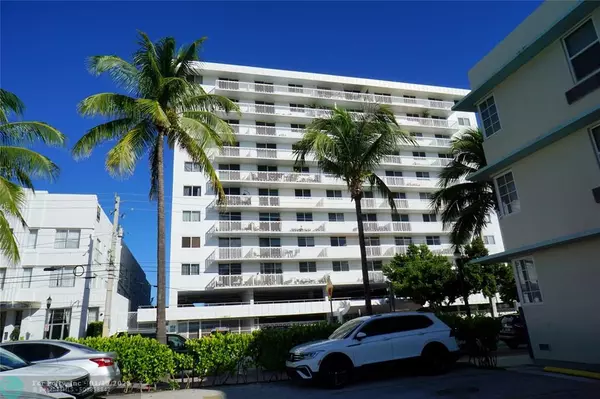 Miami Beach, FL 33139,401 Ocean Dr  #701