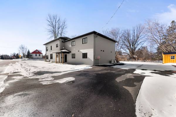 Renfrew, ON K8A 6B9,585 Perth ST