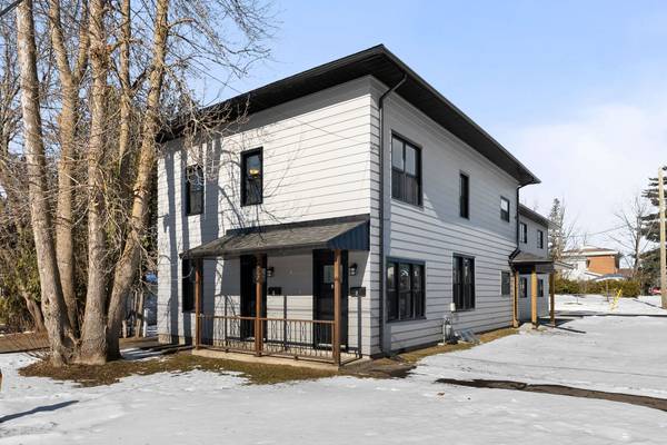 Renfrew, ON K8A 6B9,585 Perth ST