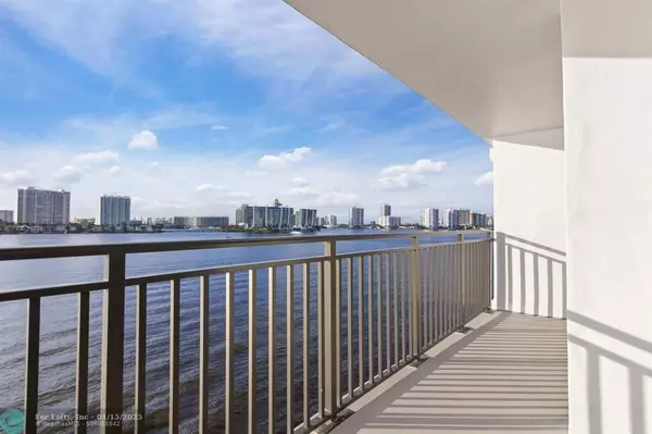 Sunny Isles Beach, FL 33160,17720 N Bay Rd  #703