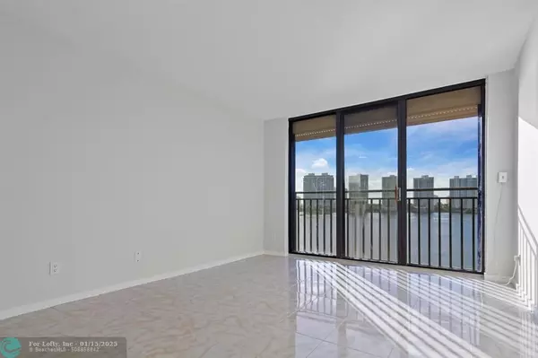 Sunny Isles Beach, FL 33160,17720 N Bay Rd  #703