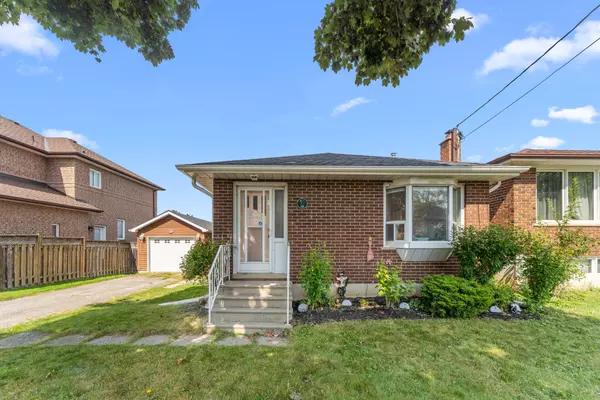 50 Lilac AVE, Toronto W05, ON M9M 1G3