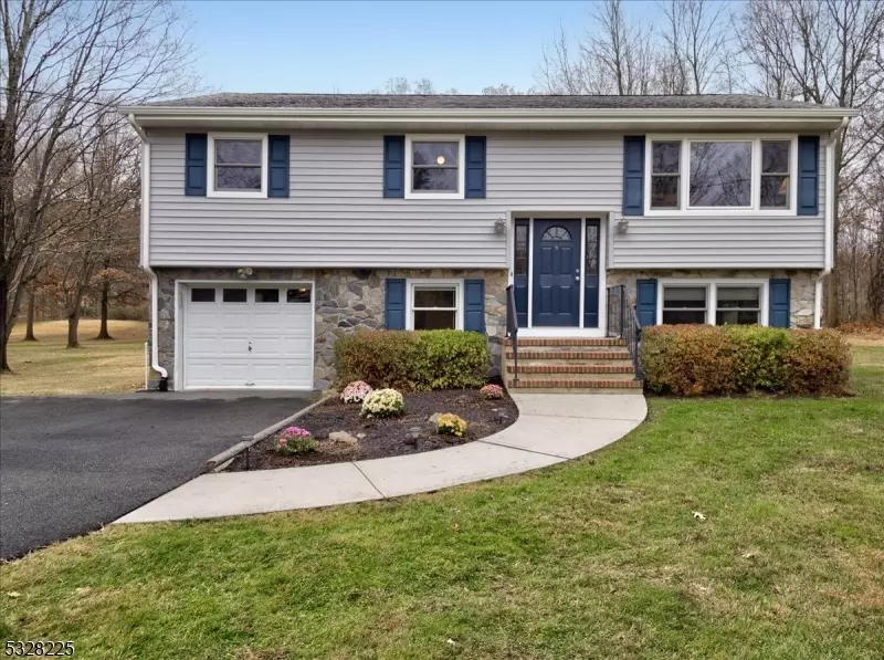 207 Fox Hollow Rd, Lebanon Twp., NJ 08826