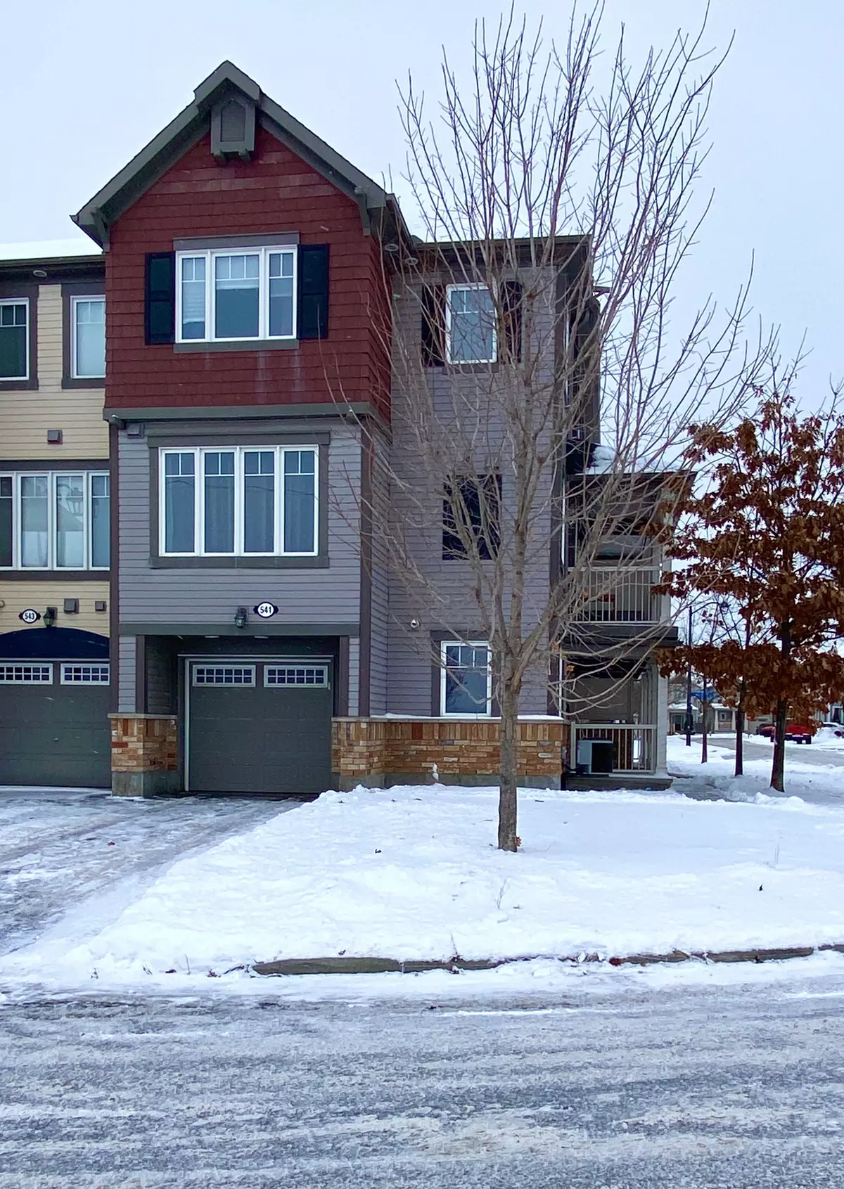 Kanata, ON K2M 0J9,541 Meadowcreek CIR