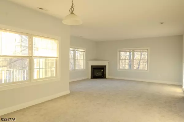 851 Springfield Ave #205, Summit City, NJ 07901