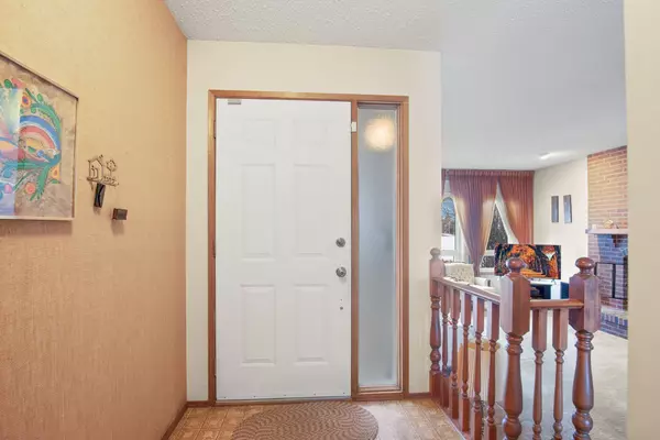 Red Deer, AB T4N 6J5,35 Hammond CRES