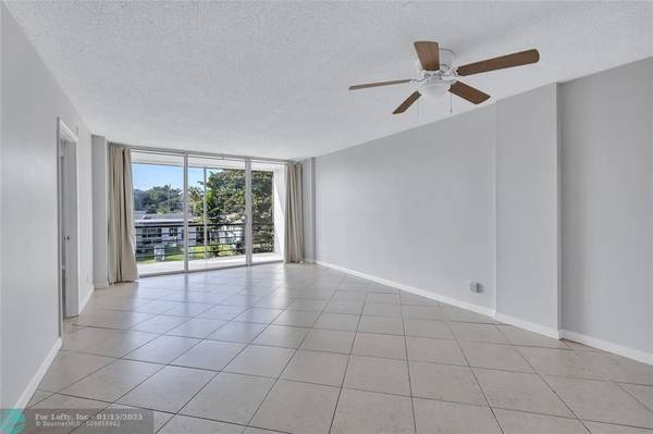 Oakland Park, FL 33309,110 ROYAL PARK Drive  #2G