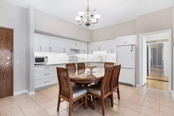 Vaughan, ON L4K 5N4,2506 Rutherford RD #510