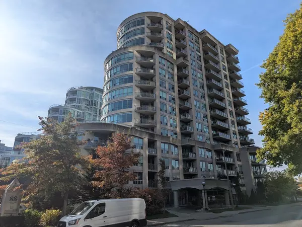 88 Palace Pier CT #301, Toronto W06, ON M8V 4C2