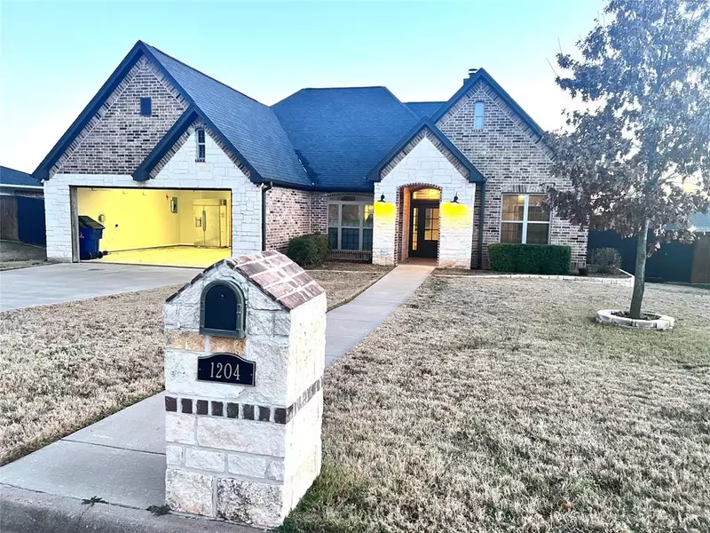 1204 Thomas Lane, Graham, TX 76450