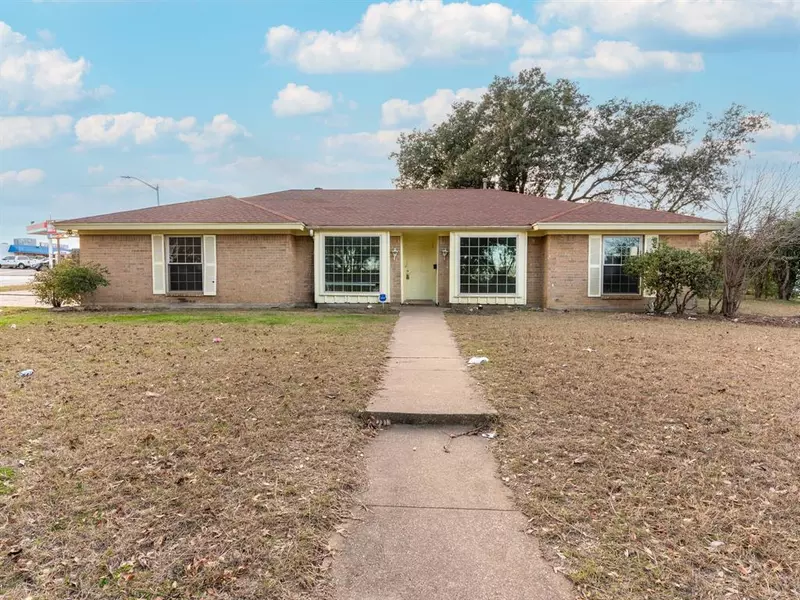 3040 Portales Drive, Fort Worth, TX 76116