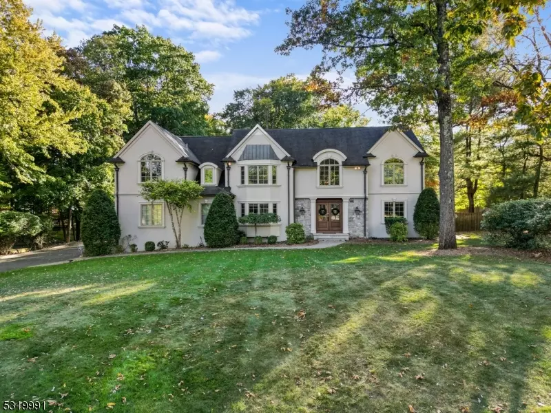 8 Canterbury Ct, Upper Saddle River Boro, NJ 07458