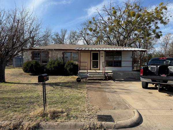 107 N Cherry Lane, Granbury, TX 76048