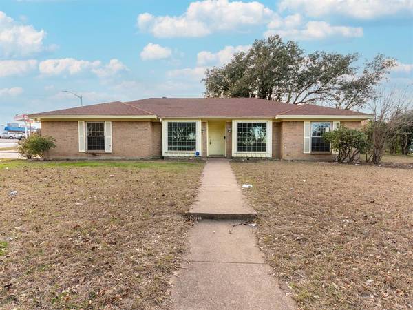 3040 Portales Drive, Fort Worth, TX 76116