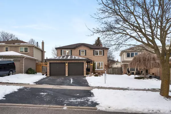 216 Bassett BLVD, Whitby, ON L1R 1G4