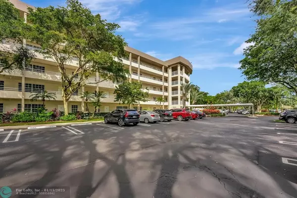 Pompano Beach, FL 33069,545 Oaks Ln  #201