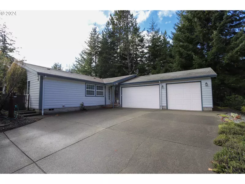 2138 LYNNE DR, North Bend, OR 97459